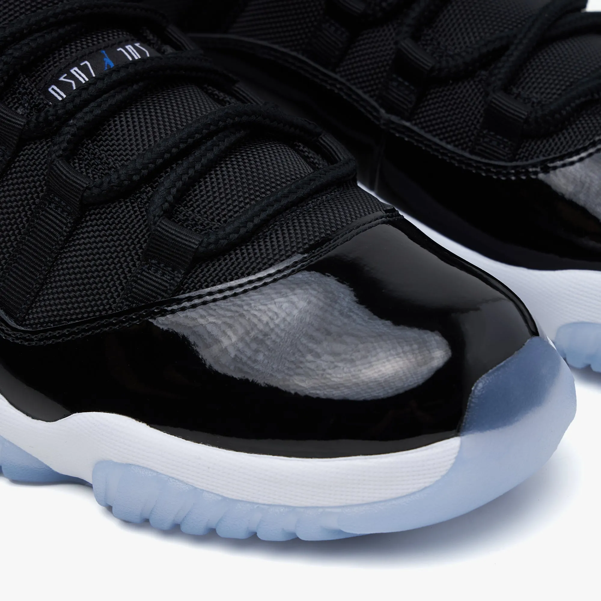 Jordan 11 Retro Low Black / Varsity Royal - White