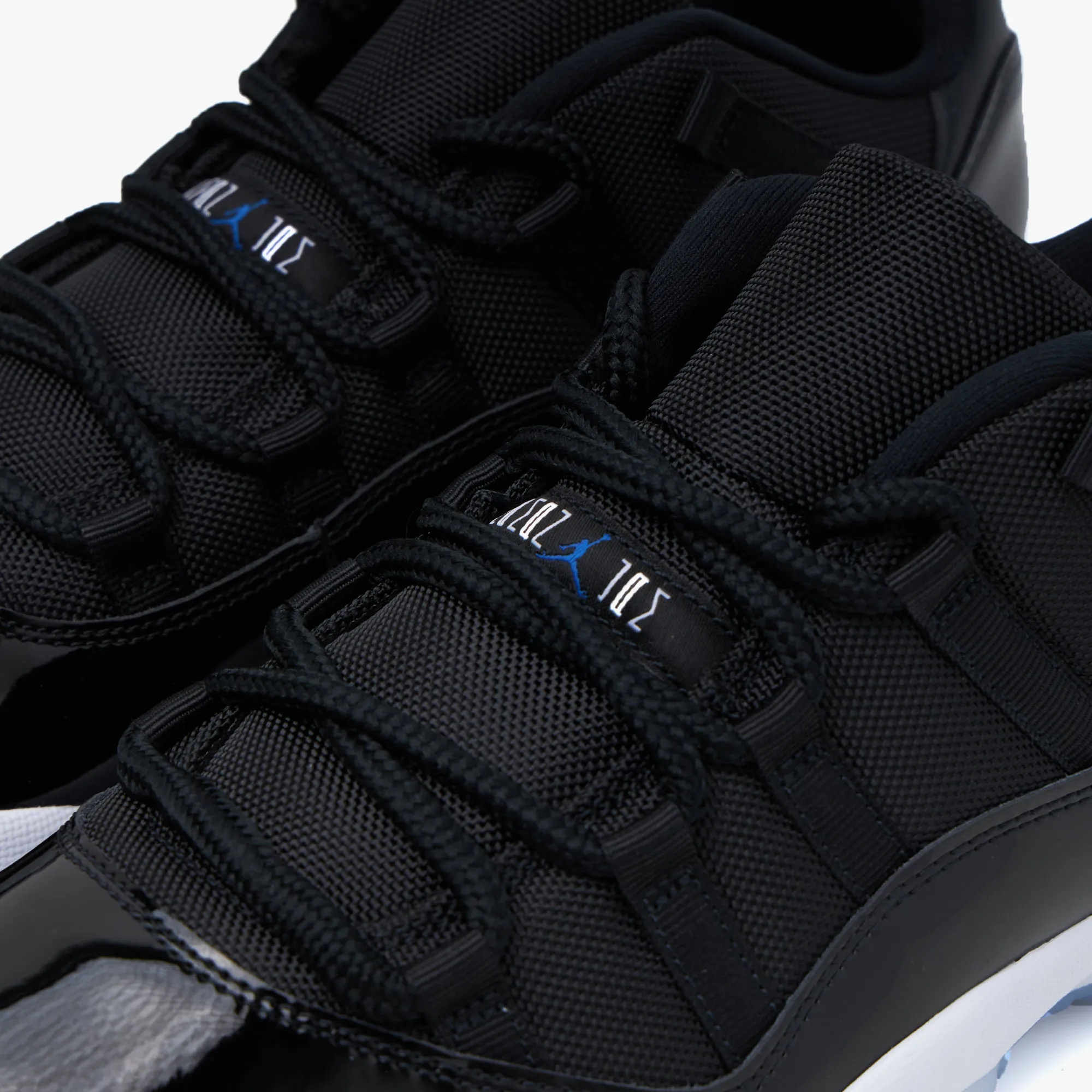 Jordan 11 Retro Low Black / Varsity Royal - White